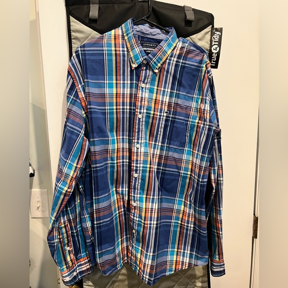 EUC Men’s XL Crown & Ivy Button Down Shirt